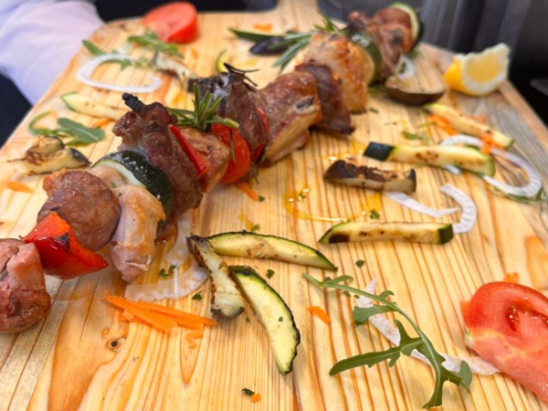 Lo spiedone di carne mista